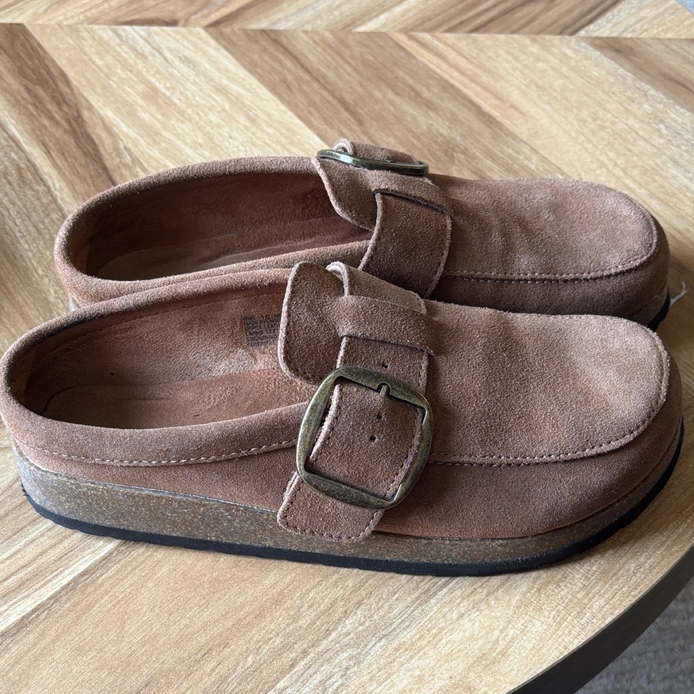 Sonoma Women’s Brown Suede Clogs with Buckle - Picture 2 of 3